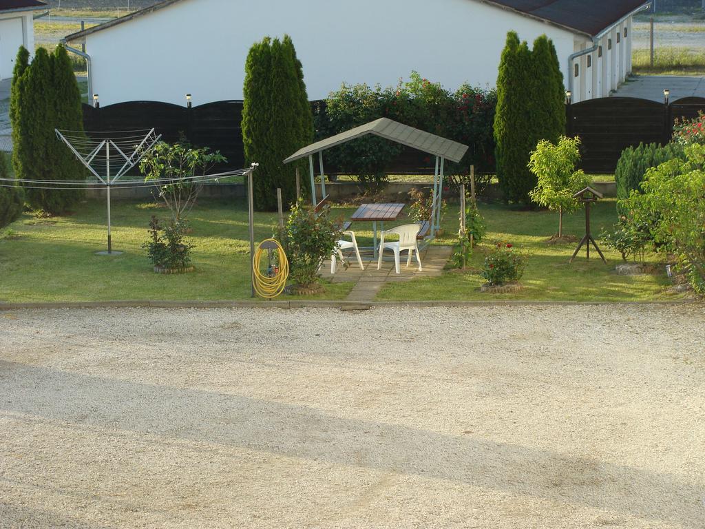 Hugi Panzio Hotel Nagykanizsa Exterior foto